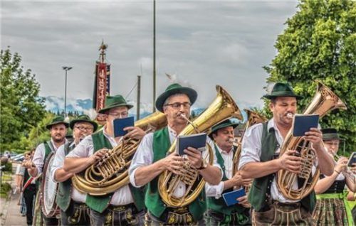 „Blasmusik ist ein Stück Heimat“, so Landrat Otto Lederer beim Bezirksmusikfest.