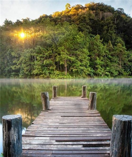 Brückentage 2025: Über Ostern und den 1. Mai müssen für insgesamt 24 freie Tage lediglich zwölf Urlaubstage eingereicht werden. Foto adobe stock/anehoko