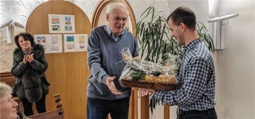 Bürgermeister Georg Reinthaler bedankte sich bei Kreisheimatpfleger Ferdinand Steffan (links).