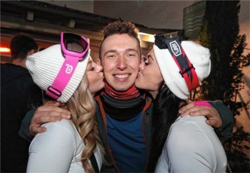 Bussi-Bussi: So kann die Faschingssaison beginnen.Foto  Stuffer