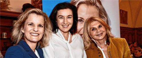 Daniela Ludwig, Dorothee Bär und Marisa Steegmüller freuten sich über den großen Andrang beim ersten „Ladies-Neujahrs-Lunch“. Foto re