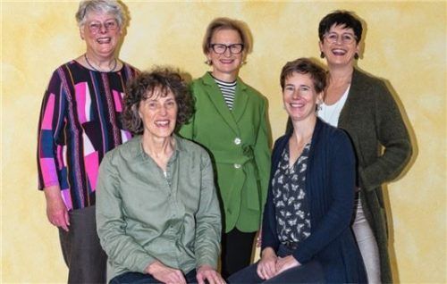 Das aktuelle Team der VHS: (von links) Sonja Schmid (Buchhaltung), Brigitte Rutsch (Verwaltung), Birgit Schreuer (Leitung), Natalie Tomlinson-Kurz (Fachbereichsleitung) sowie Petra Roth (Verwaltungsleitung). Foto vhs