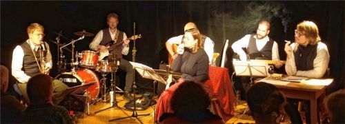 Das „Sendlinger Revolutionsensemble“ bot einen „Weimarer Schlagerabend“ mit Chansons und Texten, die teils auch gut zur aktuellen politischen Situation passten.Foto friedrich