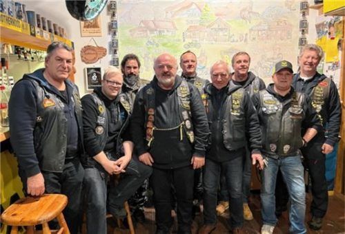 Dem neuen Vorstand des BAB wünscht der alte Präsident „Chicken-Joe“ vor allem mehr Nachwuchs. Foto Ecker