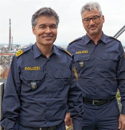 Der Alte und der Neue: Auf Manfred Hauser (links) folgt sein bisheriger Stellvertreter Frank Hellwig als neuer Polizeichef für Oberbayern Süd. Foto Polizeipräsidium Oberbayern Süd