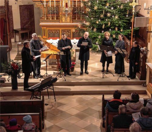 Der Chor mit Ludwig und Robert Stahuber, Ludwig Lusky, Josef Stahuber, Johanna Neuhäuser, Martina Lusky, Sonja Stahuber. Foto re