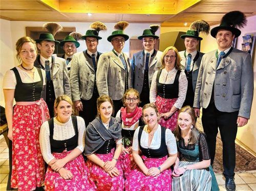Der neu gewählte Trachtenausschuss des Trachtenvereins Litzldorf. Foto re