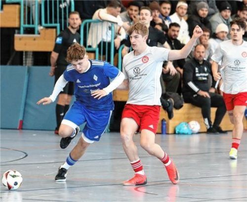 Der TSV 1860 Rosenheim holte sich im Spiel gegen den FC Deisenhofen noch ein Unentschieden.Foto Oliver Rabuser