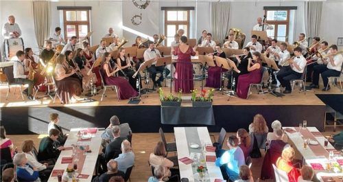 Die Blaskapelle Bruckmühl sorgte bei ihrem Neujahrskonzert in der Kulturmühle für einen Hauch von Wiener Flair. Fotos neuwirth