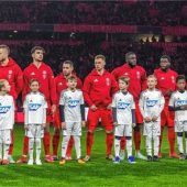 Einlaufkinder aus Caritas-Kinderdorf beim FC Bayern München