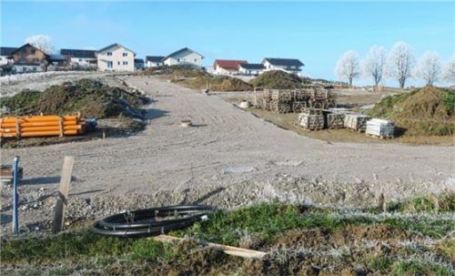 Die Erschließung des neuen Baugebiets ist in vollem Gang. Die Straßenzüge sind bereits erkennbar.
