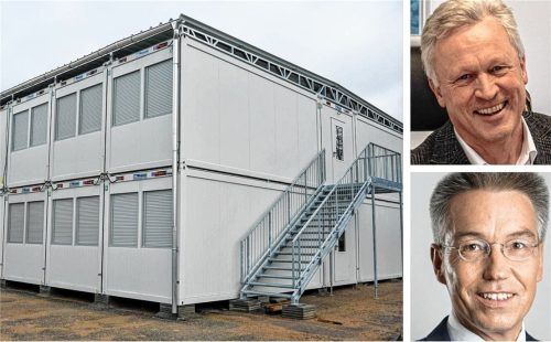 Die Gemeinde Vogtareuth hat dem Landkreis ein Grundstück für den Bau eines Flüchtlingscontainers (Symbolfoto) für insgesamt 36 Asylsuchende zur Verfügung gestellt. Rechts oben: Bürgermeister Rudolf Leitmannstetter, darunter Landrat Otto Lederer über die Pläne.Fotos  Imago/Thomae/Landratsamt Rosenheim