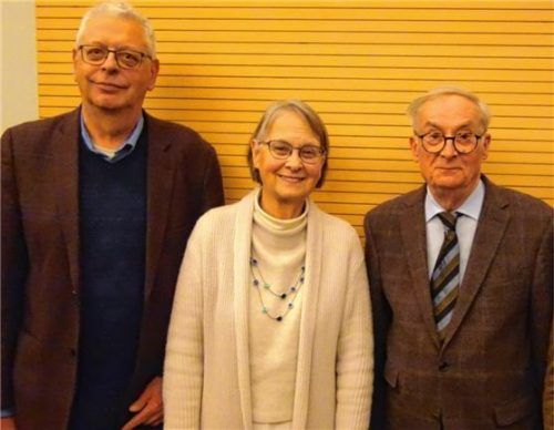 Die Goethe-Gesellschaft Rosenheimer freute sich über den prominenten Referenten: (von links) Vorstandsmitglied Ralf Siegel, Vorsitzende Dr. Barbara Mütter und Professor Jochen Golz.Foto füchtner