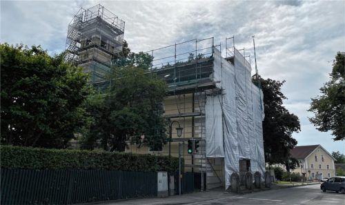 Die Karolinenkirche wird umfassend saniert und soll im September wieder eröffnet werden.