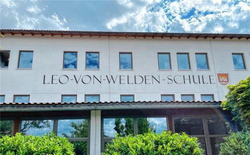 Die Leo-von-Welden-Schule verzeichnet eine „ungewöhnlich große Anzahl“ an Schülern mit akuten Atemwegsinfektionen. Foto Archiv Kriechbaumer