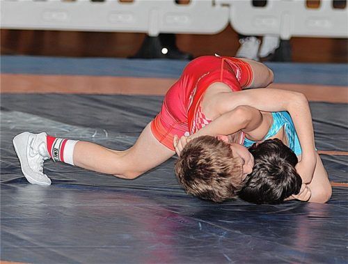 Die Traunsteiner Nachwuchs-Ringer sicherten sich insgesamt 27 Medaillen bei den internationalen Bezirksmeisterschaften. Foto TV Traunstein