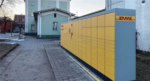 Diese DHL-Packstation steht seit mehreren Wochen am Bahnhof gegenüber der WC-Anlage.Fotos Weinzierl
