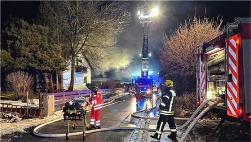 Eine Flüchtlingsunterkunft in Griesstätt brannte am vergangenen Dienstag weitgehend aus. Foto Barth