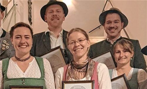 Einige Ausschussmitglieder wurden verabschiedet: (von links) Maria Huber, Sepp Brem, Johanna Gaar, Sebastian Mühlhuber und Vroni Bauer.Fotos re