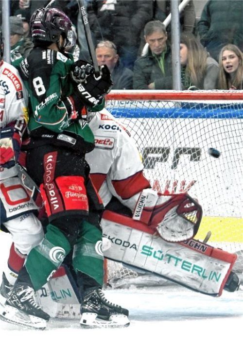 Entscheidenden Anteil gehabt: Bei Shane Hannas Treffer zum 2:3, nahm Laub Cerveny die Sicht auf den Schützen.