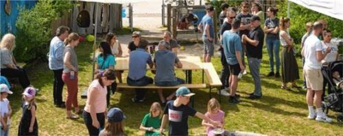 Fröhlich gefeiert wurde der neue Abenteuerspielplatz.