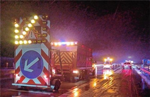 Fünf neue Verkehrssicherungsanhänger sollen vor Unfall- oder Einsatzstellen warnen. Foto Landratsamt Rosenheim