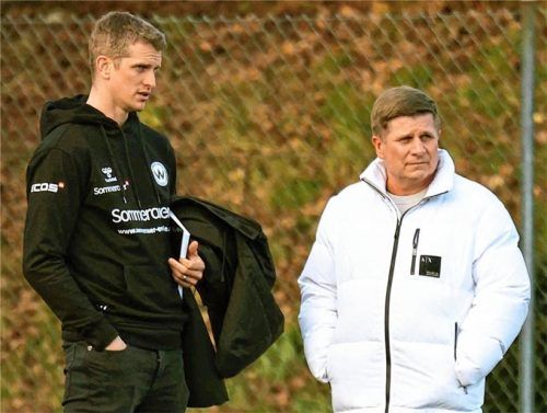 Gemeinsam bei Wacker Burghausen am sportlichen Ruder: Sportdirektor Wolfgang Schellenberg (rechts) und Cheftrainer Lars Bender.Foto mb.presse – Butzhammer