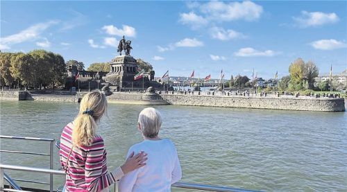 Gemeinsam viel sehen und ganz ohne Stress genießen: eine Flusskreuzfahrt zum Deutschen Eck in Koblenz.