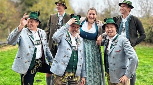 Groß war die Freude beim Festausschuss D’Griabinga, dass das Gaufest mit Unterstützung unzähliger Helfern gelungen ist: (von links) Festleiter Rudi Angermaier, Vorplattler Johannes Reiserer, Vorsitzender Claus Reiter, Schriftführerin Maria Angermaier, Kassier Herbert Reiter und Zweiter Vorsitzender Michael Stein. Foto D‘Griabinga