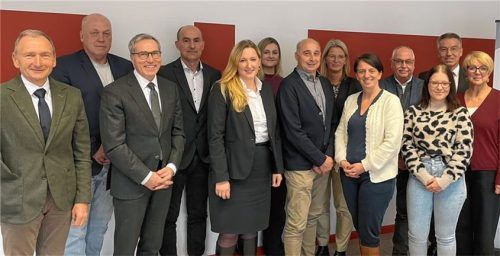 Gruppentreffen mit Landrat Otto Lederer (Zweiter von rechts).Foto re