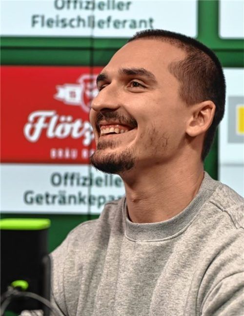 „Hart gecheckt“ mit Stefan Reiter. Der Starbulls-Stürmer ist zu Gast im OVB-Podcast. Foto Obermaier