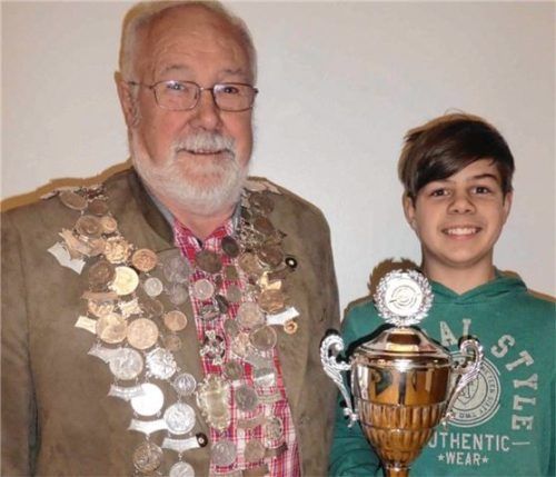 Hatten das sicherste Auge: die neuen Schützenkönige Heinrich Schreiner (links) und Lukas Mauritz. Foto re