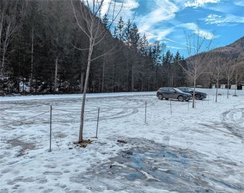 Hier brannte der Pkw lichterloh. Es sind nur noch wenige Brandspuren erkennbar.Foto Hoffmann