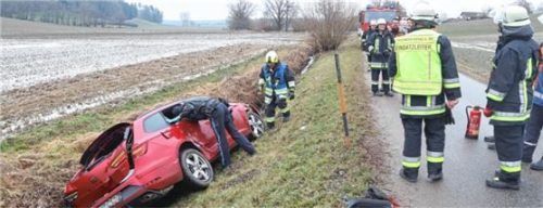 Im Graben gelandet war ein 28-jähriger Mann. Den Unfall hatte er gemeldet, von ihm fehlte aber jede Spur.Foto fib/