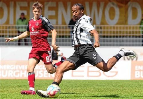 Johann Djayo im Trikot von Wacker Burghausen. Künftig soll der Offensivspieler in Rosenheim auflaufen.Foto mb.presse