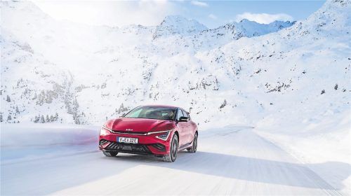Keine Bange vor eisigen Temperaturen und schneebedeckten Straßen: Elektroautos haben in der kalten Jahreszeit einige Vorteile gegenüber Fahrzeugen mit Verbrennungsmotor. Foto Kia