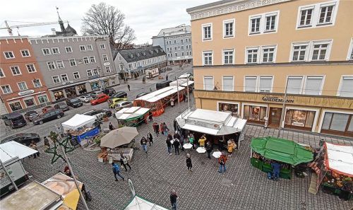 Kurz vor Weihnachten sorgte die fehlende Straßensperre in der Kaiserstraße im Umfeld des Grünen Marktes für Verwunderung. Foto Aerzbäck