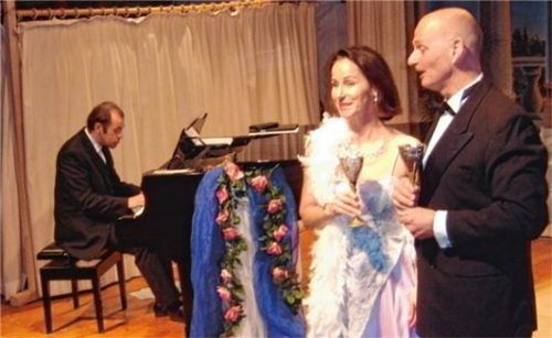 Leona und Stefan Kellerbauer sorgten gemeinsam mit dem Pianisten Florian Markel für einen gelungenen Abend im Herzogkasten. Foto jaensch