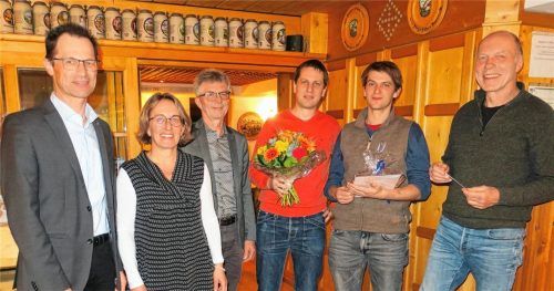 Mit dem Unternehmerpreis des Werberings und BDS-Gewerbeverbands zeichneten Vorsitzende Christine Knoll und ihr Stellvertreter Michael Weber (ganz links) die Husch GmbH aus, vertreten durch (von rechts) Gesellschafter Peer Mietusch und die Geschäftsführer Lorenz und Christian Humpel.