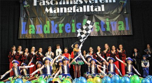 Mit exzellenter Performance setzten die gastgebende Kindergarde und die Jugendshowtanzgruppe deutliche Zeichen für ein fulminantes Kinder- und Jugendprogramm. Fotos Strim