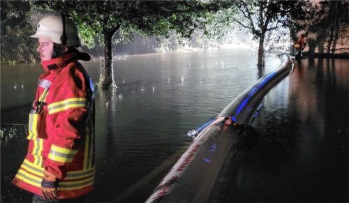 Nachteinsatz wegen Hochwasser in Aham. Foto reg