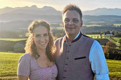 Regieren als Prinzenpaar in der Jubiläumssaison der Faschingsgilde Vagen: Franziska I. (Franziska Stadler) und Florian II. (Florian Ramthun). Foto Faschingsgilde Vagen