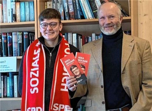 Reka Molnar (links) und Michael Schmirl beim Neujahrsempfang im Kinder- und Bürgerhaus in Westerham. Foto re
