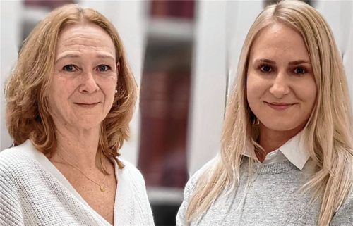 Sabine Riemer (links) arbeitet seit vielen Jahren in der Psychiatrie des kbo-Inn-Salzach-Klinikums (ISK). Barbara Hölzl (rechts) absolviert eine Ausbildung zur Gesundheits- und Krankenpflegerin im ISK. Foto Leitner