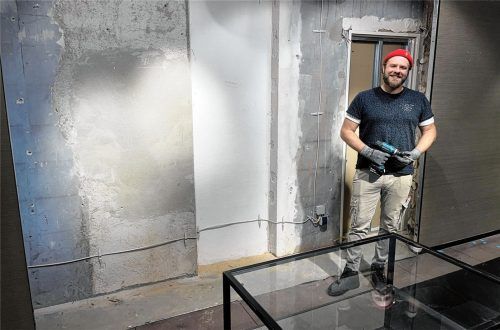 Sebastian Heppel eröffnet Mitte März sein Herrenmodegeschäft in Rosenheim – genau dort, wo 72 Jahre lang der Laden „Adlmaier for Men“ seinen Sitz hatte. Foto Anna Heise