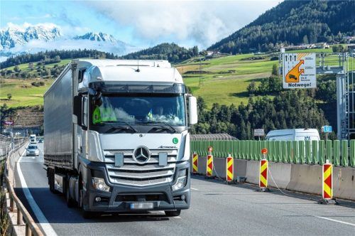 Seit dem 1. Januar ist die Luegbrücke kurz vor dem Brennerpass an den meisten Tagen nur noch einspurig befahrbar. Für Lkw gilt an manchen Tagen ein komplettes Fahrverbot. Foto IMAGO