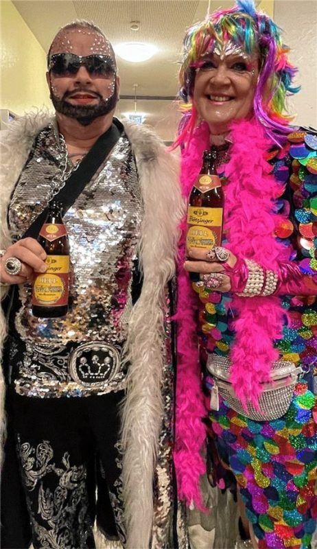 Selbst Harald Glööckler erschien mit Begleitung auf dem Vogtareuther Gildeball. Fotos Kirchner