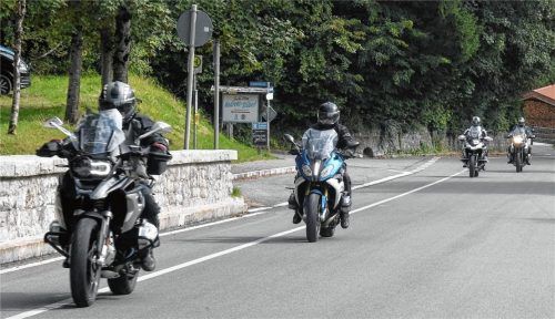 Sie sind und bleiben ein Reizthema: Motorradfahrer auf der Sudelfeldstrecke. Foto THOMAS PLETTENBERG
