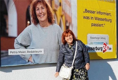 So kannten sie die Wasserburger: Petra Maier war als Reporterin für jeden Spaß zu haben, hier in ihrer Rolle als„Model“ bei einer Marketing-Aktion für die Wasserburger Zeitung und ihre Online-Portale. Foto Leitner