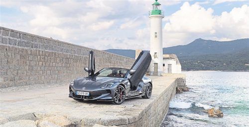 Spektakuläre Erscheinung: Der 1,33 Meter flache MG Cyberster ist nicht zuletzt dank der Scheren-Türen sowie einer Top-Geschwindigkeit von 200 km/h eine der auffälligsten Neuheiten bei den Elektroautos des Jahres 2025. Foto MG